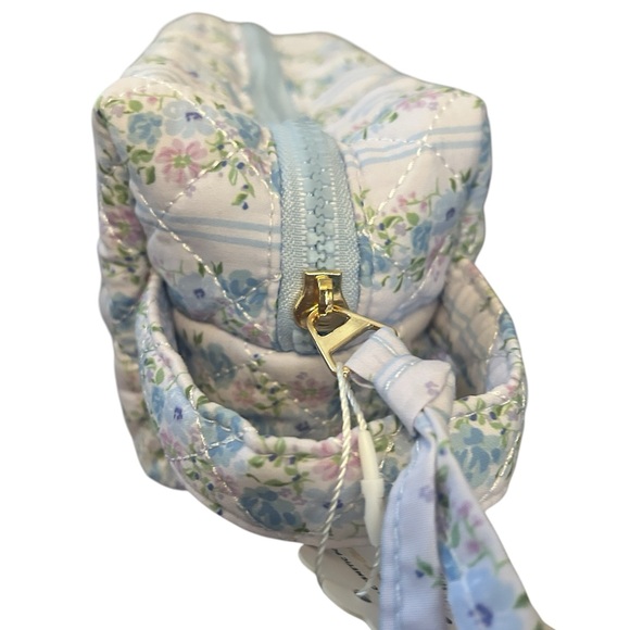The Darling Effect Floral Quilted Women's Toiletries Bag - Picture 4 of 10